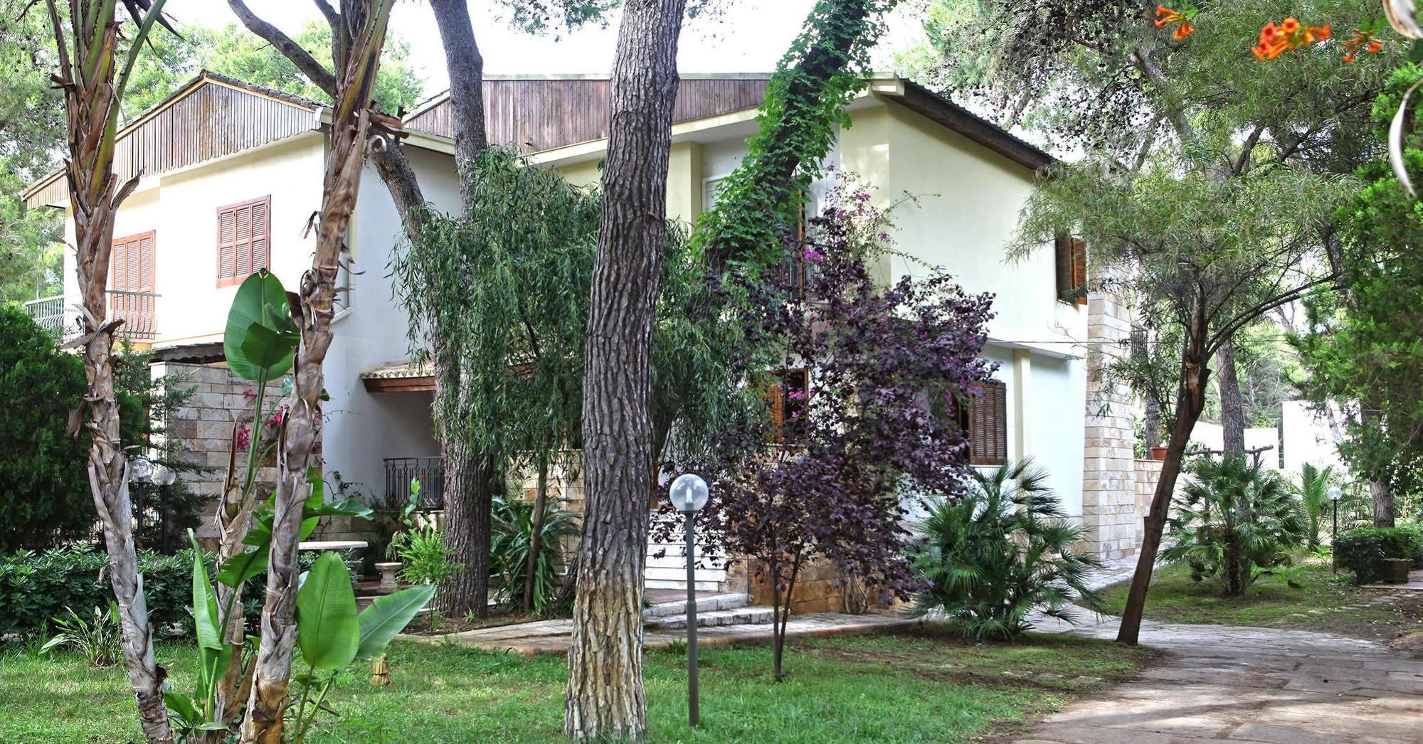 B&B Viale Dei Pini 카스텔라네타 마리나 외부 사진