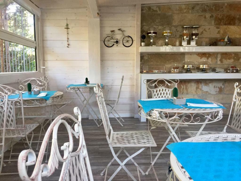 B&B Viale Dei Pini 카스텔라네타 마리나 외부 사진